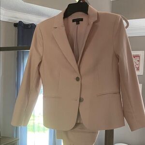 Ann Taylor Size 6 women’s Suit Set